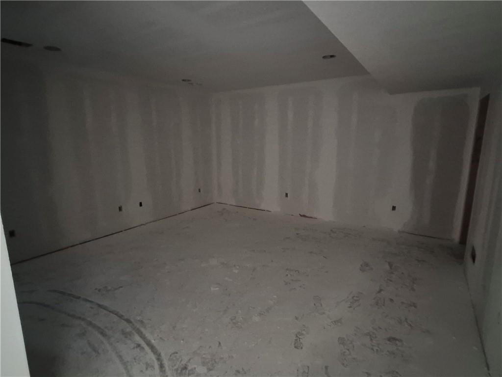 4927 146th Street Basehor, KS 66007 - Photo 13 of 64