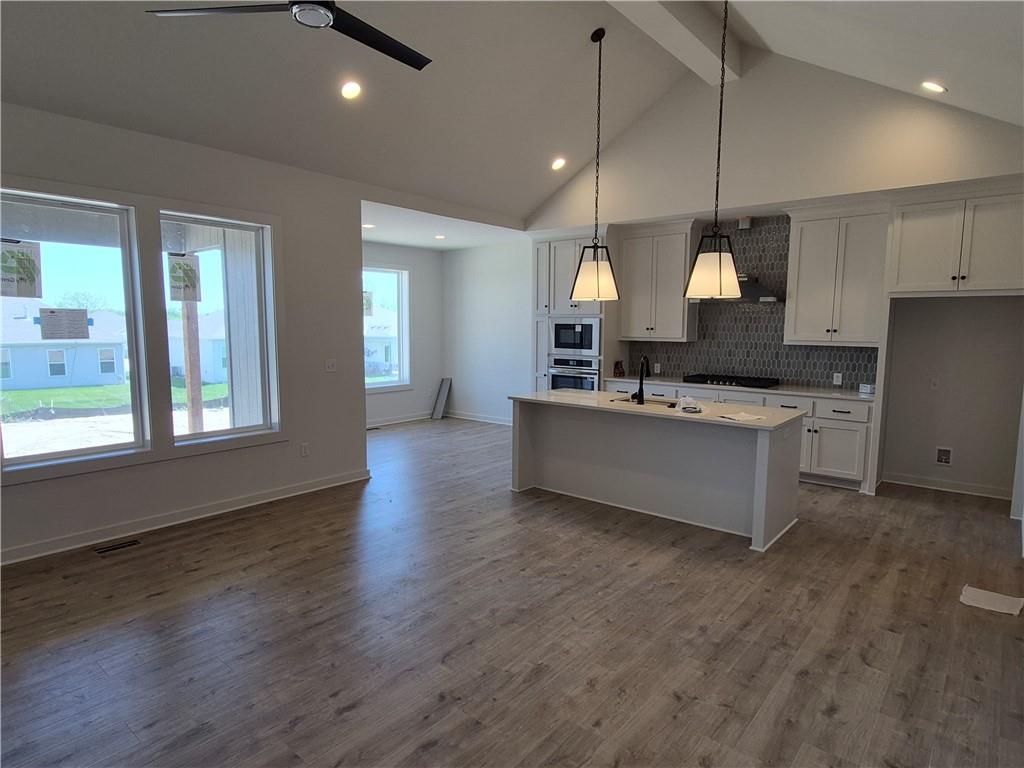 4927 146th Street Basehor, KS 66007 - Photo 5 of 67