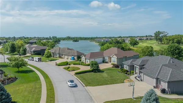 $469,000 | 4927 146th Street, Basehor, KS 66007