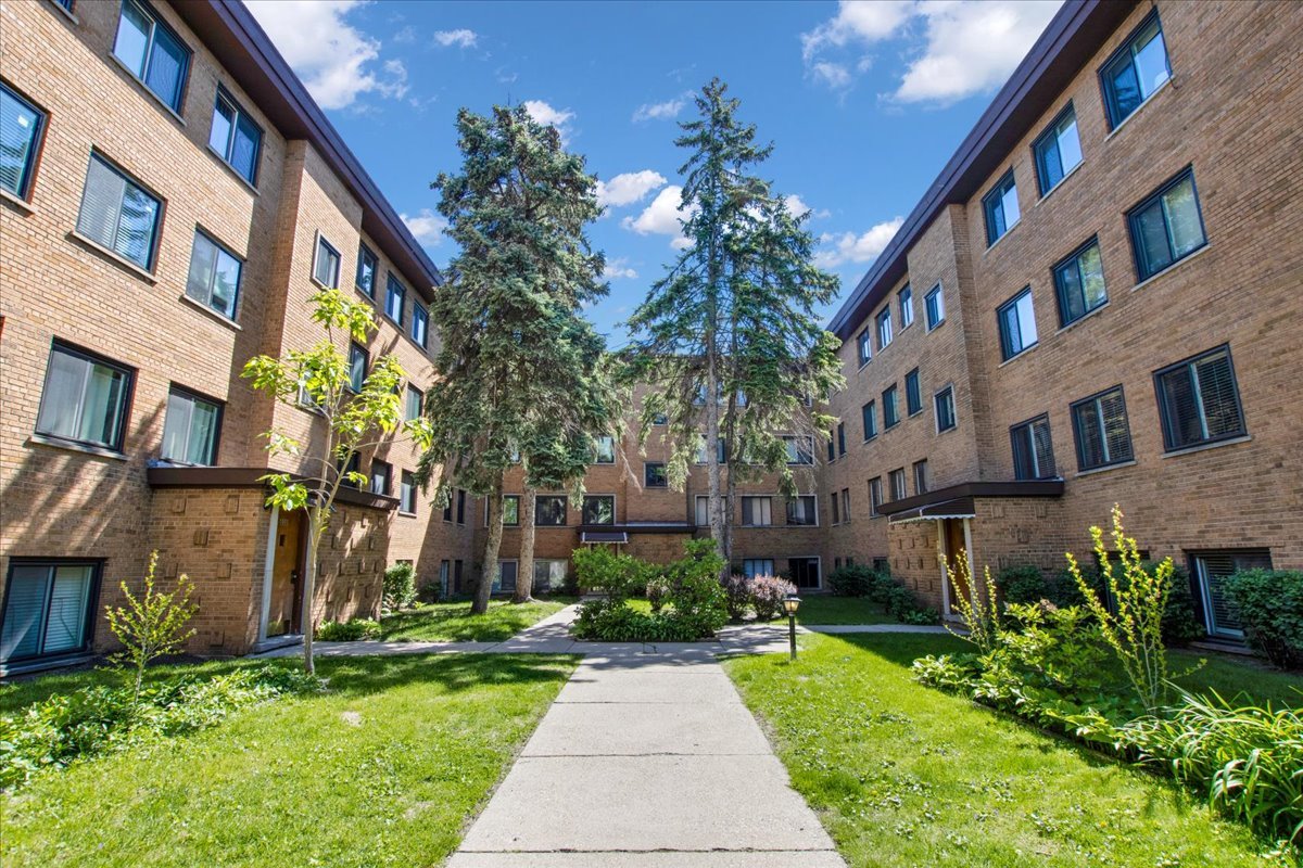 7351 North Ridge Boulevard, Unit 1A Chicago, IL 60645 - Photo 1 of 24