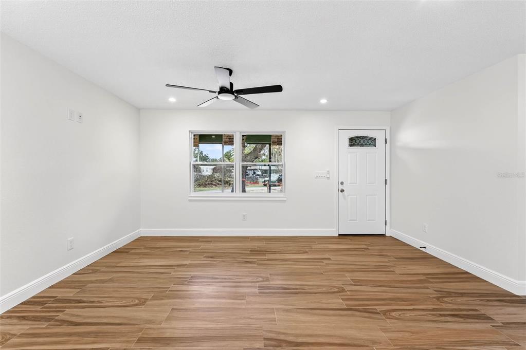 4221 Burrows Road Zephyrhills, FL 33542 - Photo 15 of 56