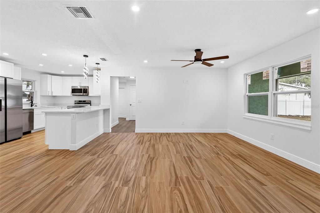 4221 Burrows Road Zephyrhills, FL 33542 - Photo 16 of 56