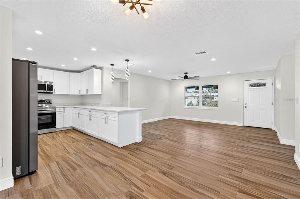 4221 Burrows Road Zephyrhills, FL 33542 - Photo 18 of 56