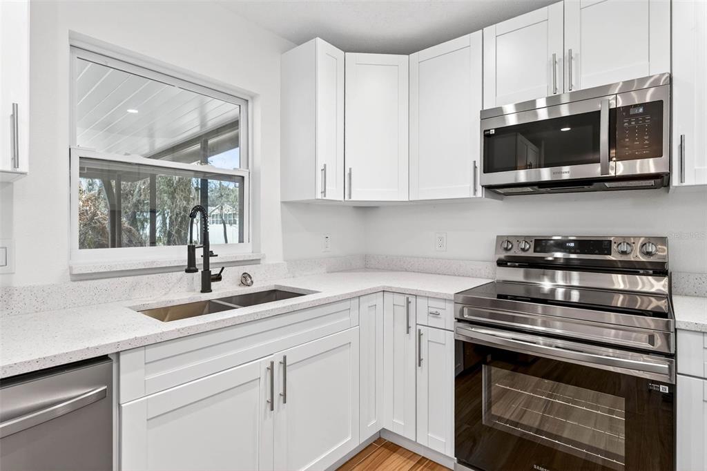 4221 Burrows Road Zephyrhills, FL 33542 - Photo 25 of 56