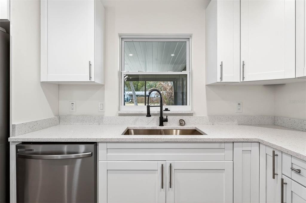 4221 Burrows Road Zephyrhills, FL 33542 - Photo 26 of 56