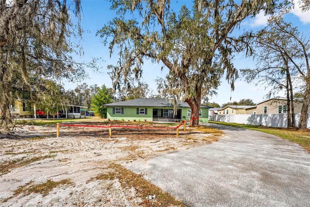 4221 Burrows Road Zephyrhills, FL 33542 - Photo 7 of 56