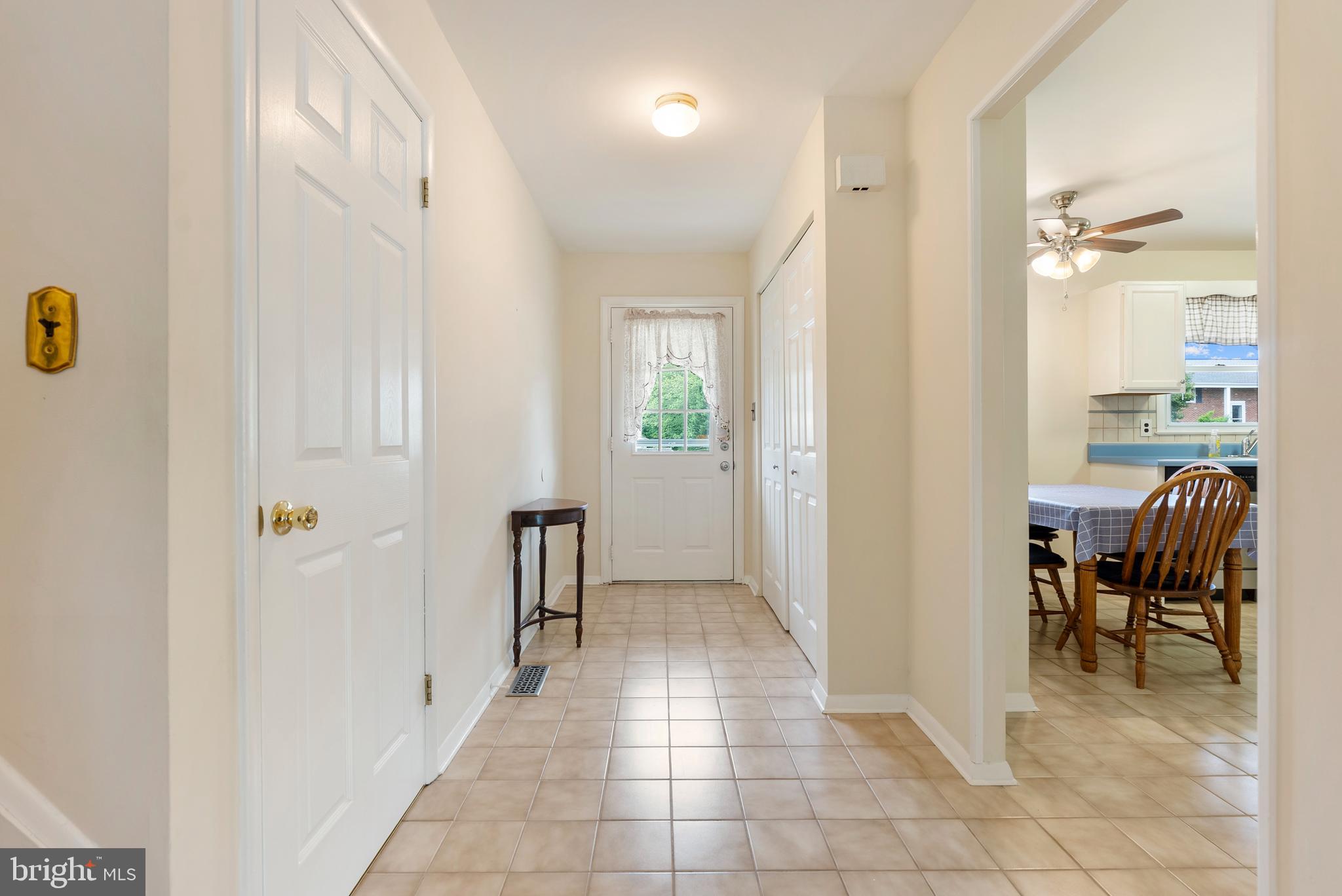 4610 Ballygar Road Baltimore, MD 21236 - Photo 5 of 35 Foyer