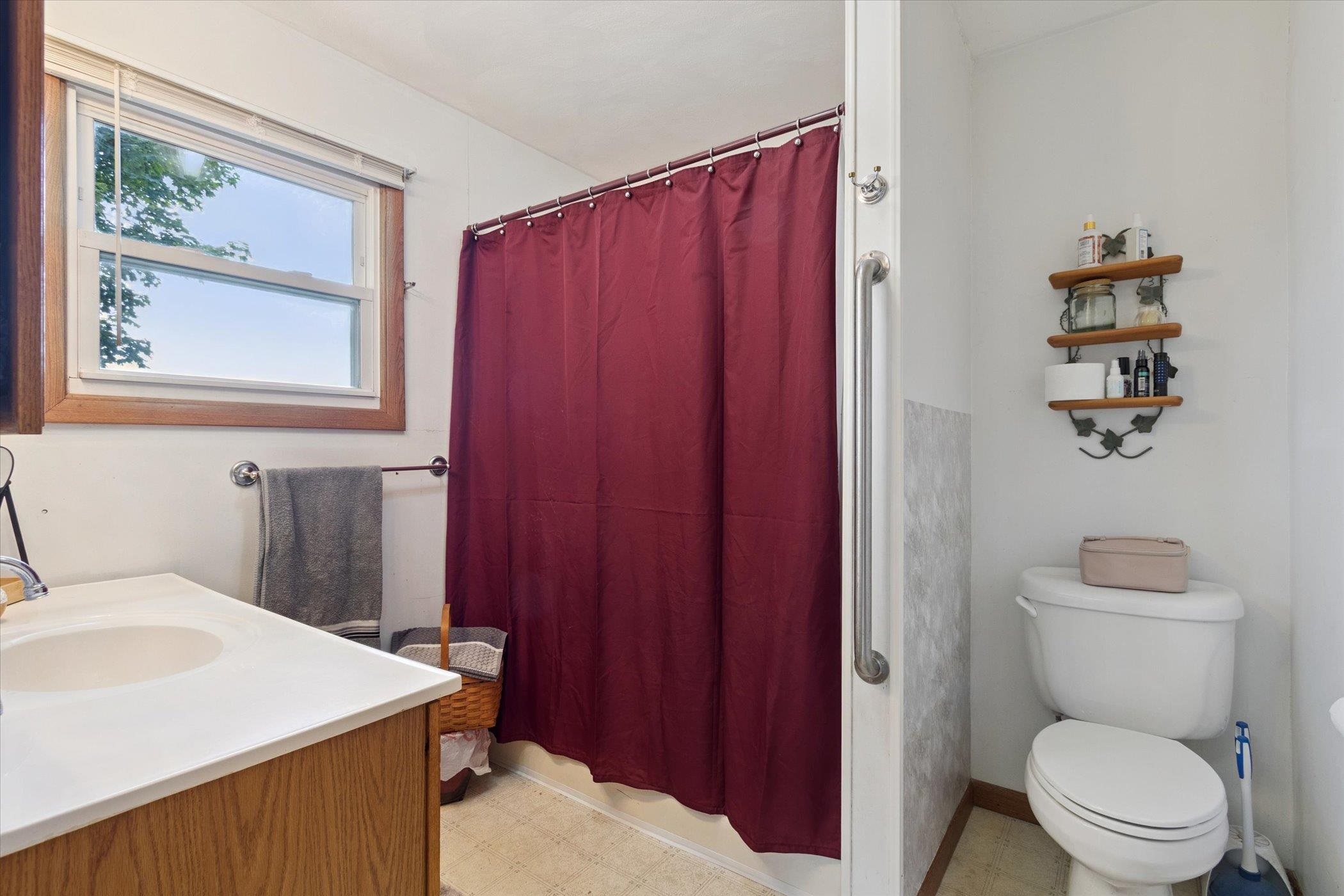 976 East Cedarville Road Freeport, IL 61032 - Photo 22 of 48 a bathroom with a sink a toilet a window and shower