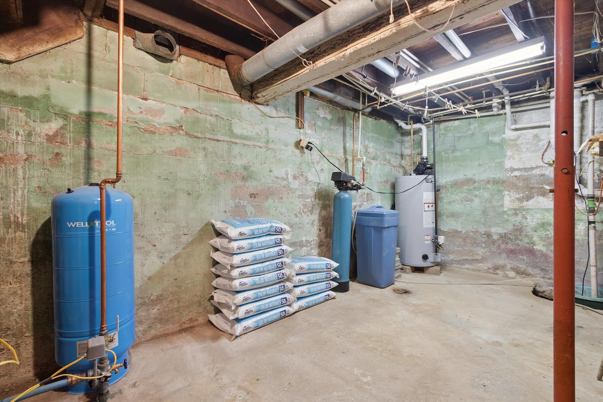 976 East Cedarville Road Freeport, IL 61032 - Photo 34 of 48 a view of an empty room