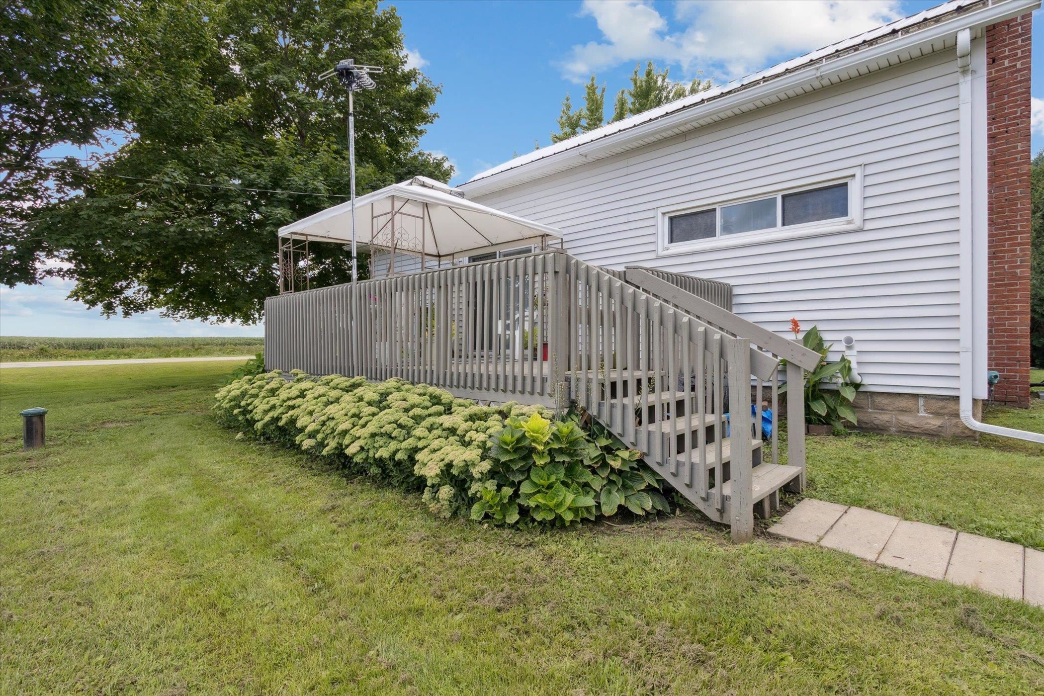 976 East Cedarville Road Freeport, IL 61032 - Photo 39 of 48 a view of a house with wooden fence