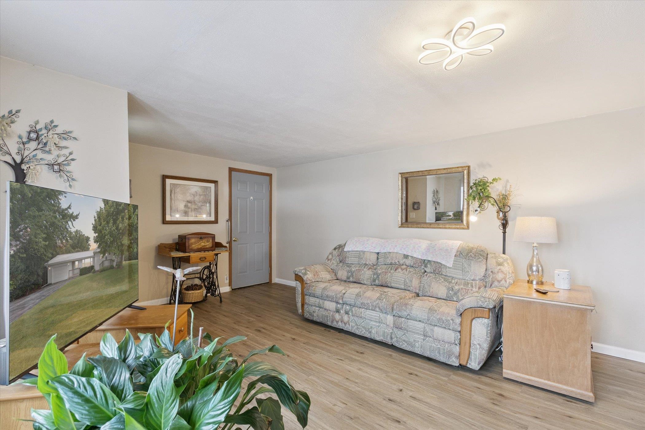 976 East Cedarville Road Freeport, IL 61032 - Photo 8 of 48 a living room with furniture and a couch