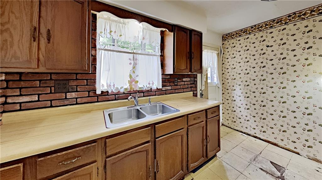 317 Patterson Road Bethel Park, PA 15102 - Photo 8 of 18 Gallery Image 8