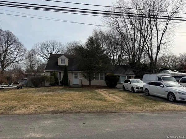$576,000 | 1393 Gardiner Drive, Bay Shore, NY 11706