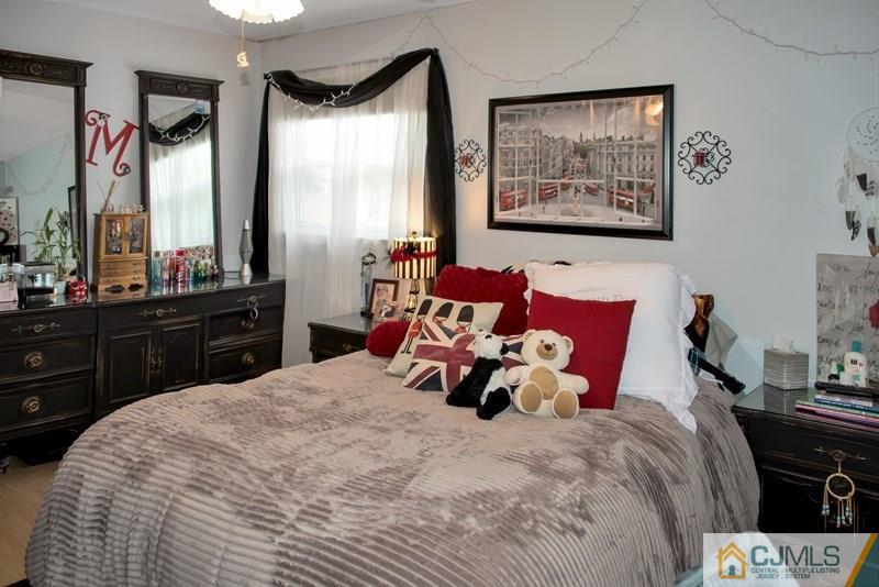 18 Chelsea Road Old Bridge, NJ 08857 - Photo 20 of 25 a bedroom with bed and a window