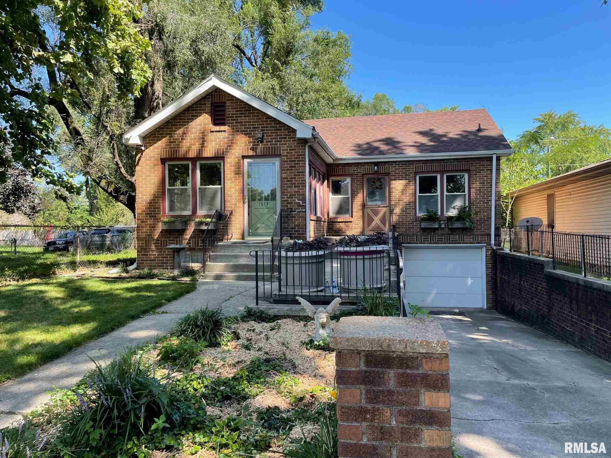 1913 East Keys Avenue Springfield, IL 62702 - Photo 1 of 30
