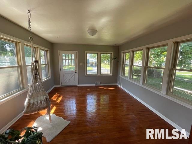 1913 East Keys Avenue Springfield, IL 62702 - Photo 6 of 30