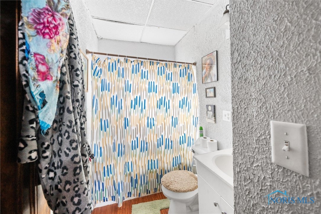 1719 Mansfield Road Toledo, OH 43613 - Photo 11 of 32 Bathroom ( Lower )