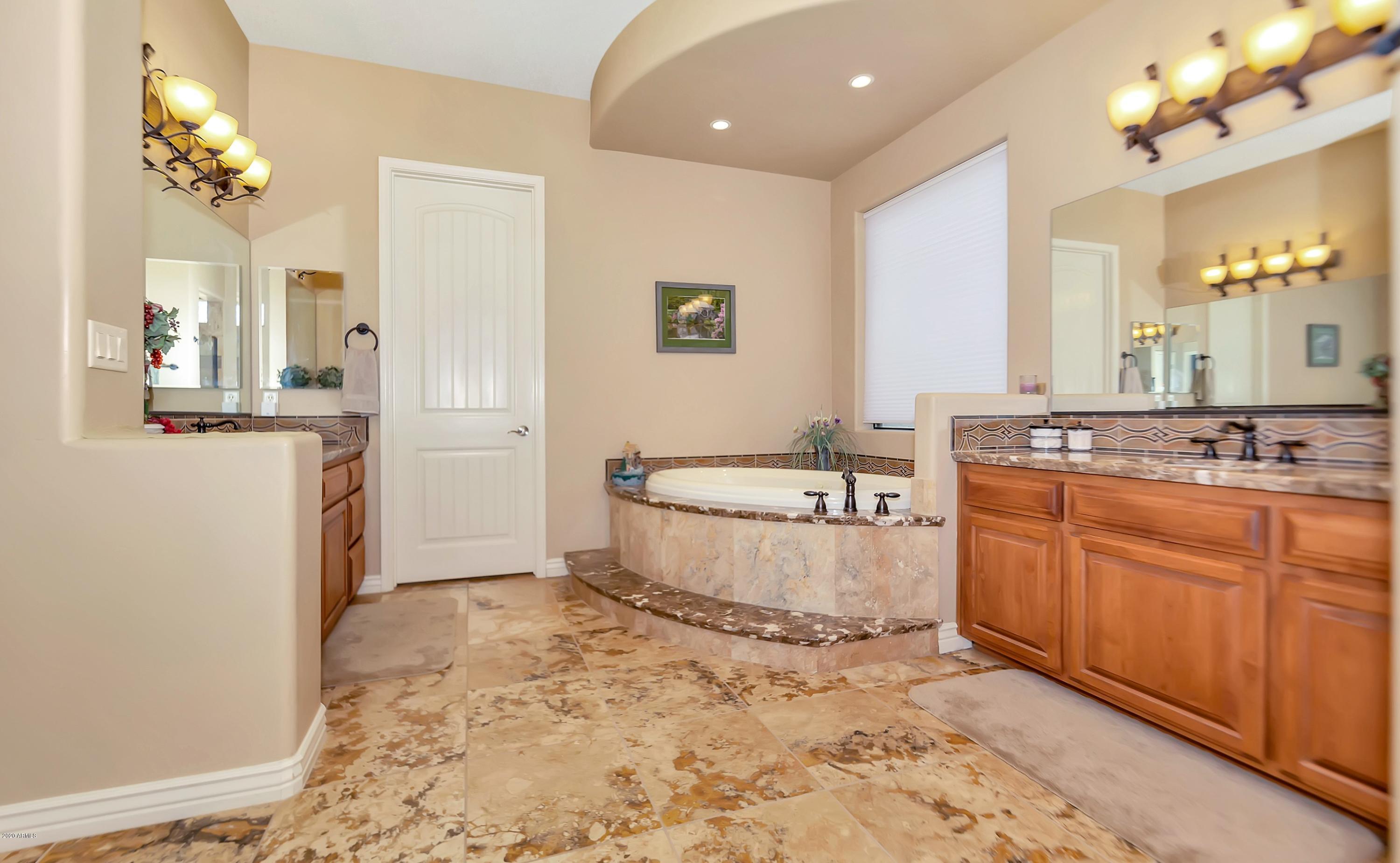 15825 East Broken Bit Road Mayer, AZ 86333 - Photo 14 of 50 014_Suite Bathroom