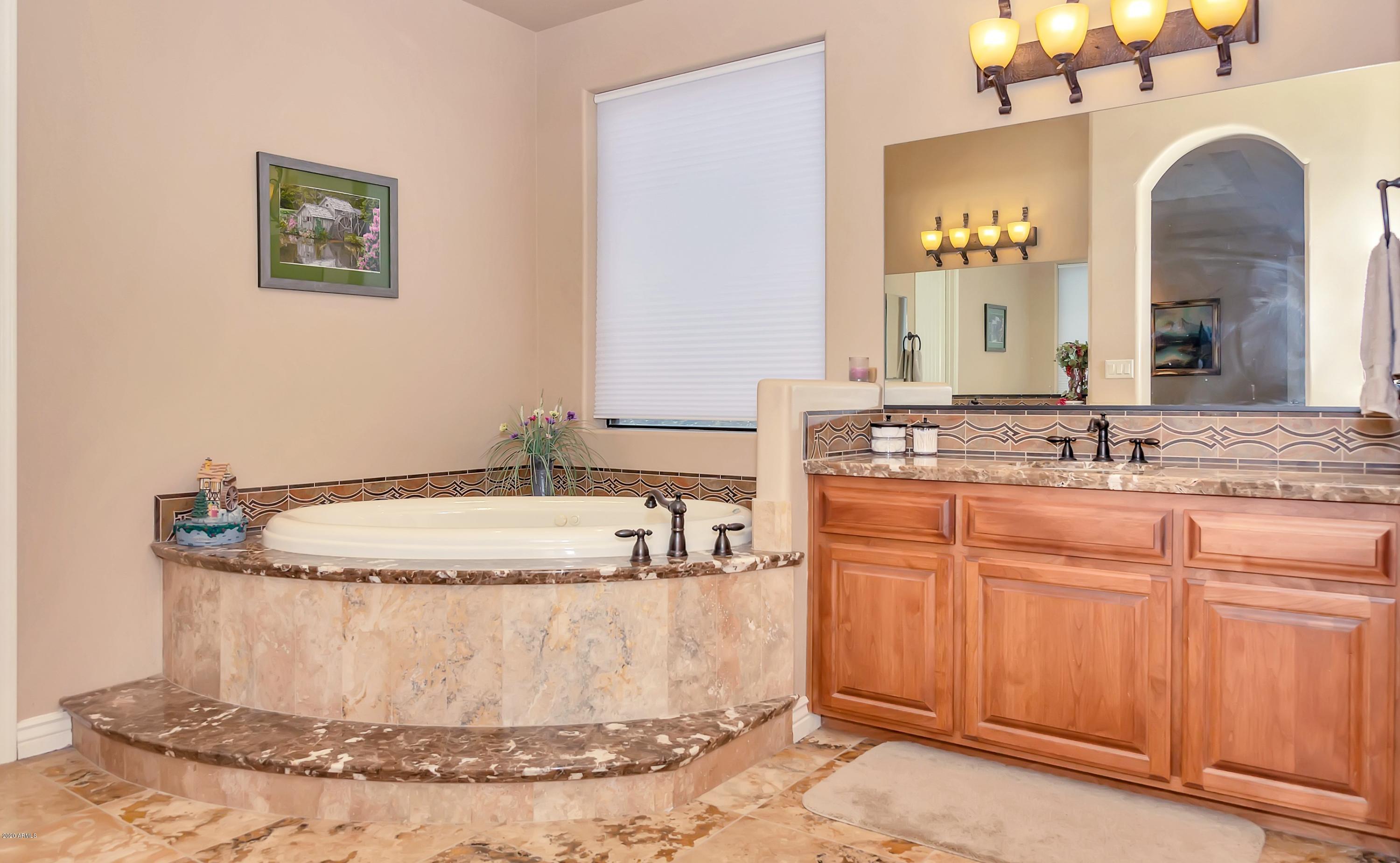 15825 East Broken Bit Road Mayer, AZ 86333 - Photo 15 of 50 015_Suite Bathroom