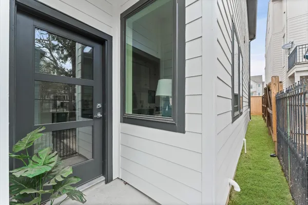 $479,900 | 2111 Holman Street, Houston, TX 77004
