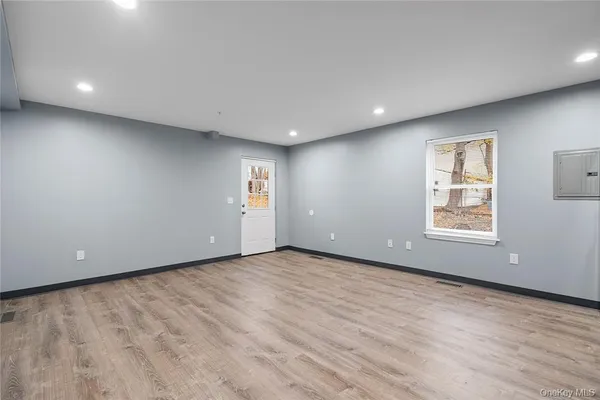 $1,800 | 20 Oak Street, Unit 2, Walden, NY 12586