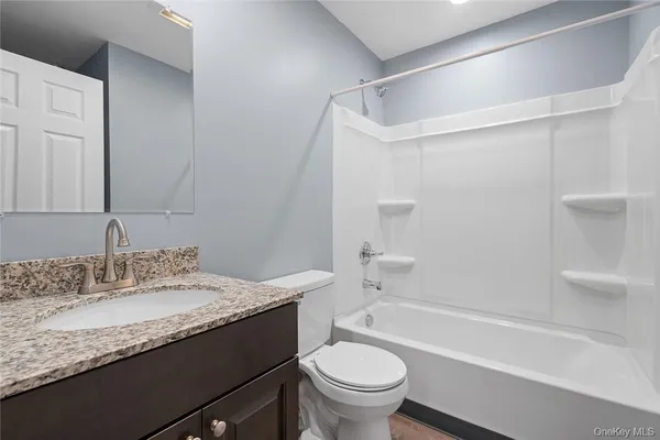 $1,800 | 20 Oak Street, Unit 2, Walden, NY 12586