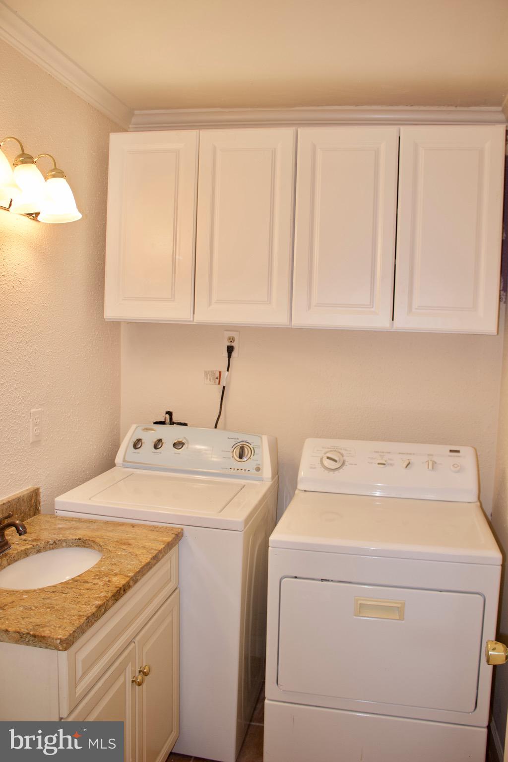 9731 Ashbourn Drive Burke, VA 22015 - Photo 5 of 26 Laundry