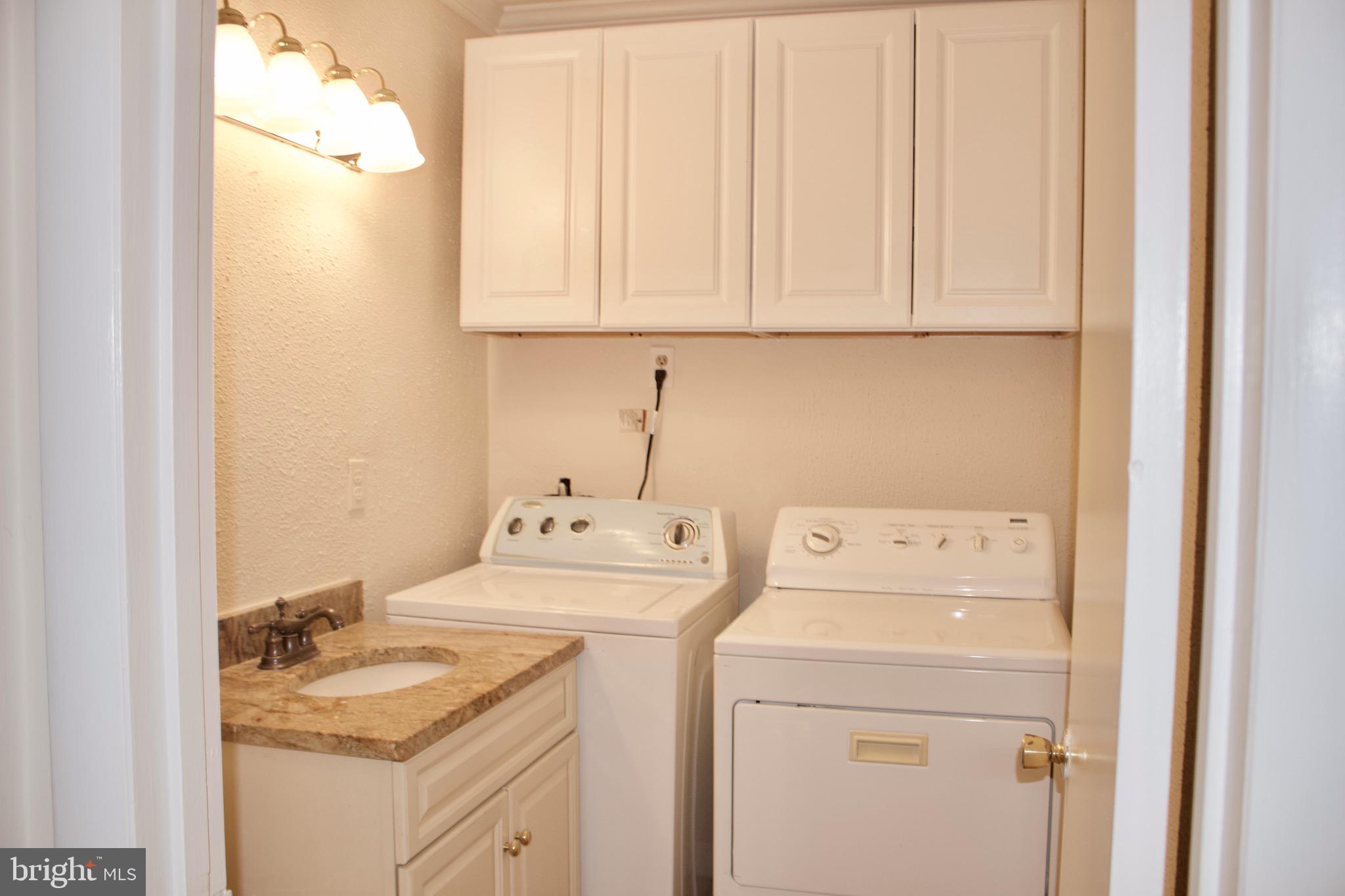 9731 Ashbourn Drive Burke, VA 22015 - Photo 6 of 26 Powder room
