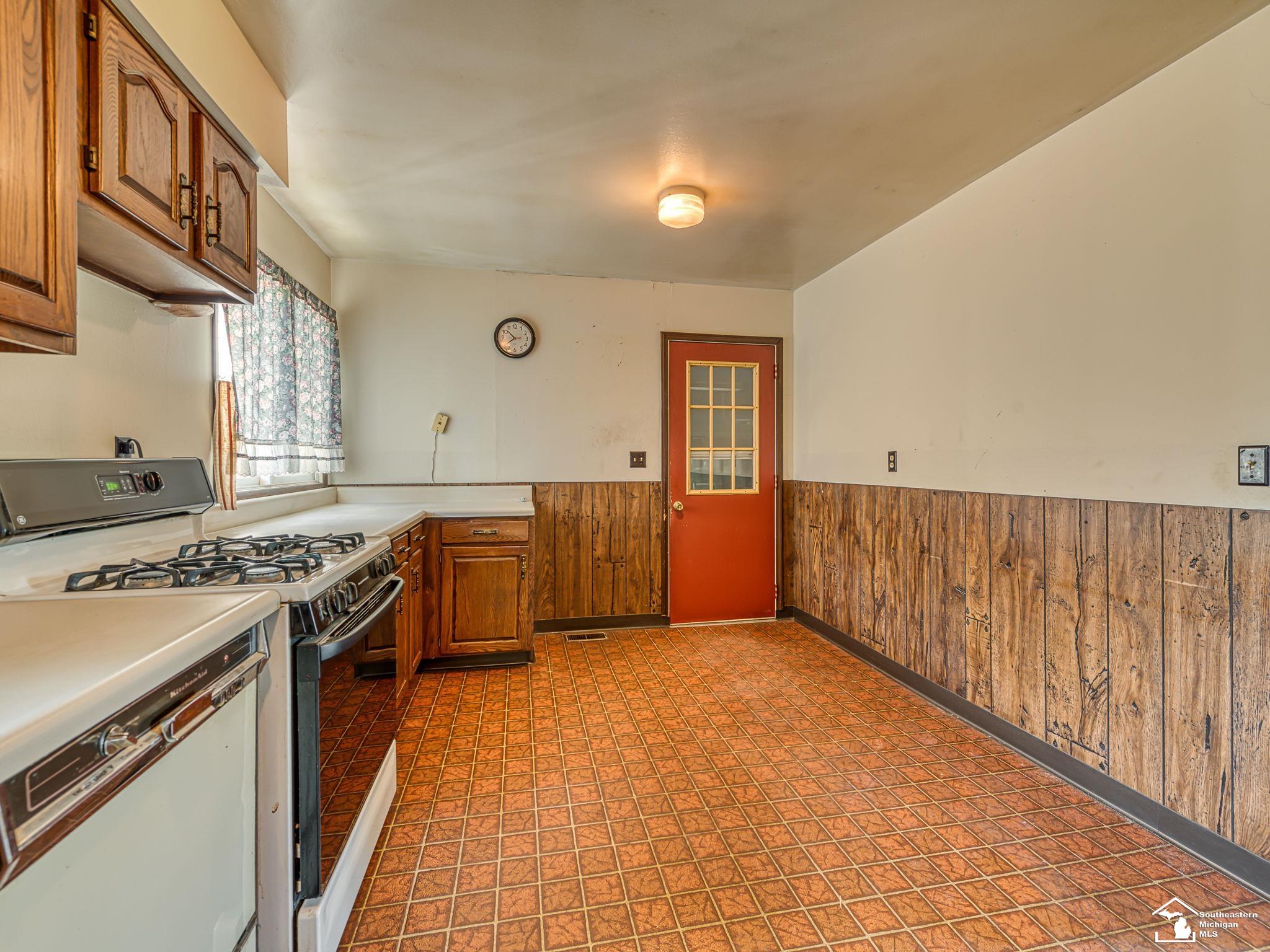 12347 South Custer Road Dundee, MI 48131 - Photo 8 of 36 Gallery Image 8