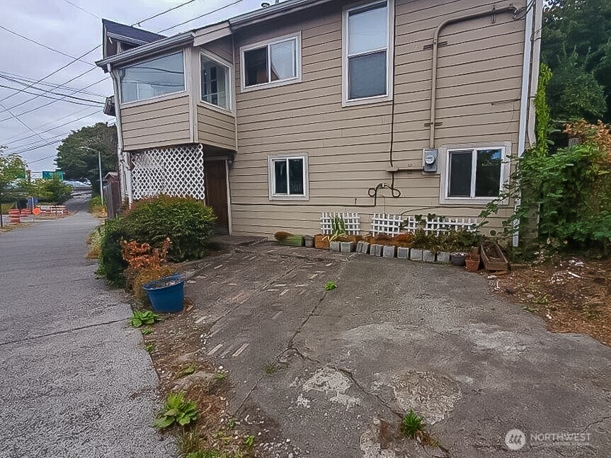 3823 Delridge Way Southwest Seattle, WA 98106 - Photo 4 of 18 a front view of a house with garden