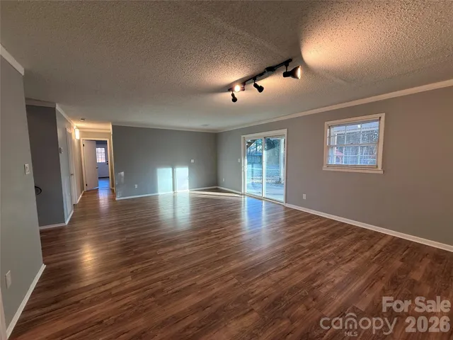 $384,900 | 1230 18th Avenue Northeast, Hickory, NC 28601