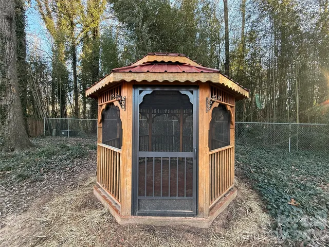 $384,900 | 1230 18th Avenue Northeast, Hickory, NC 28601