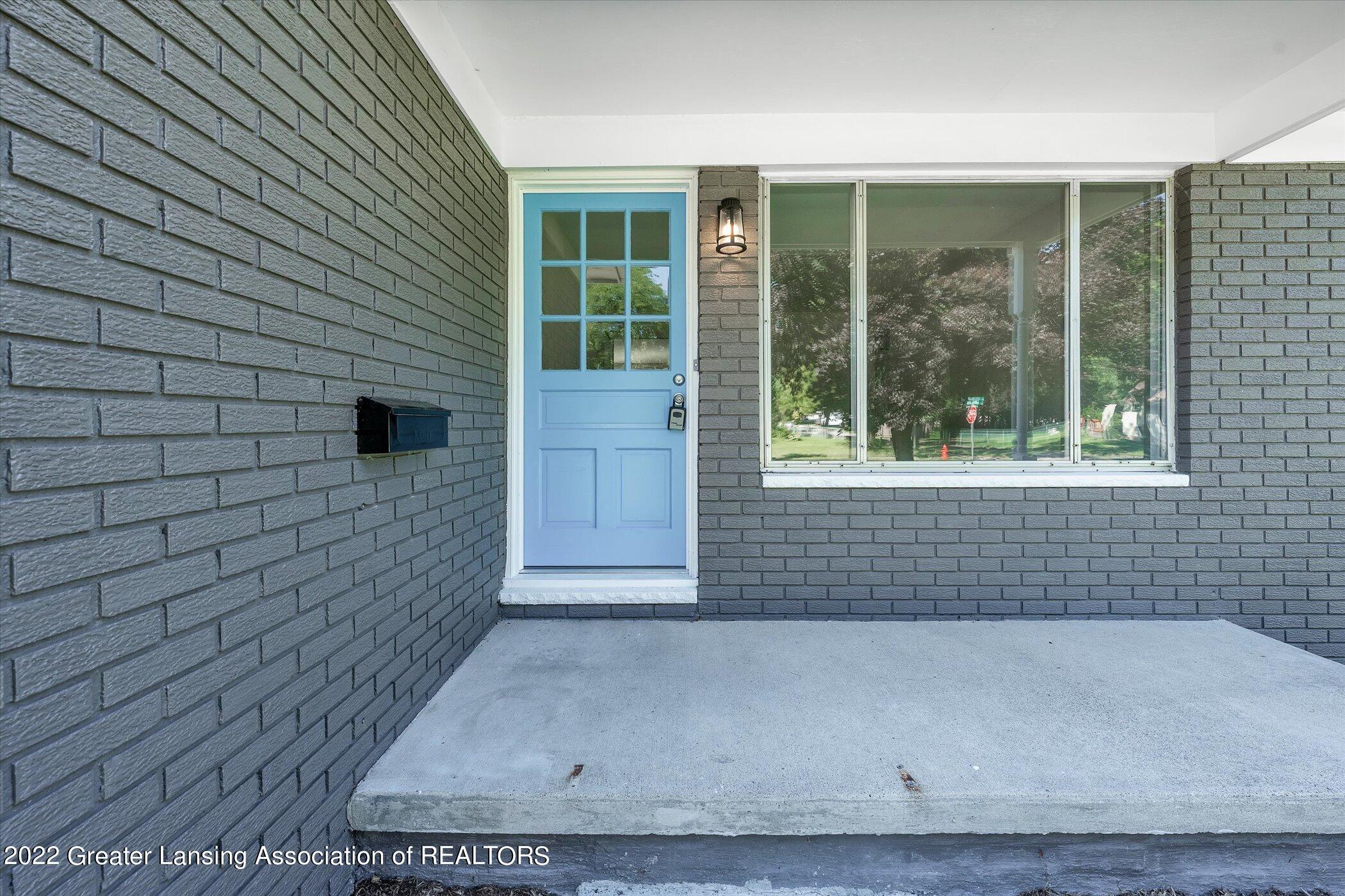 3025 Colchester Road Lansing, MI 48906 - Photo 5 of 35 05-3025-Colchester-Rd-WindowStill-Real-E