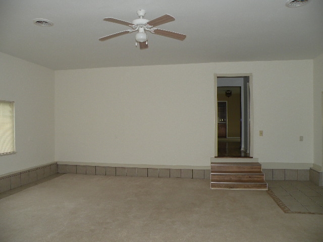 1601 Cook Owosso, MI 48867 - Photo 10 of 23 31245680-10.JPG