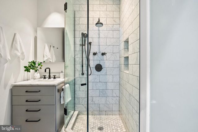 $1,330,000 | 925 R Street Northwest, Washington, DC 20001