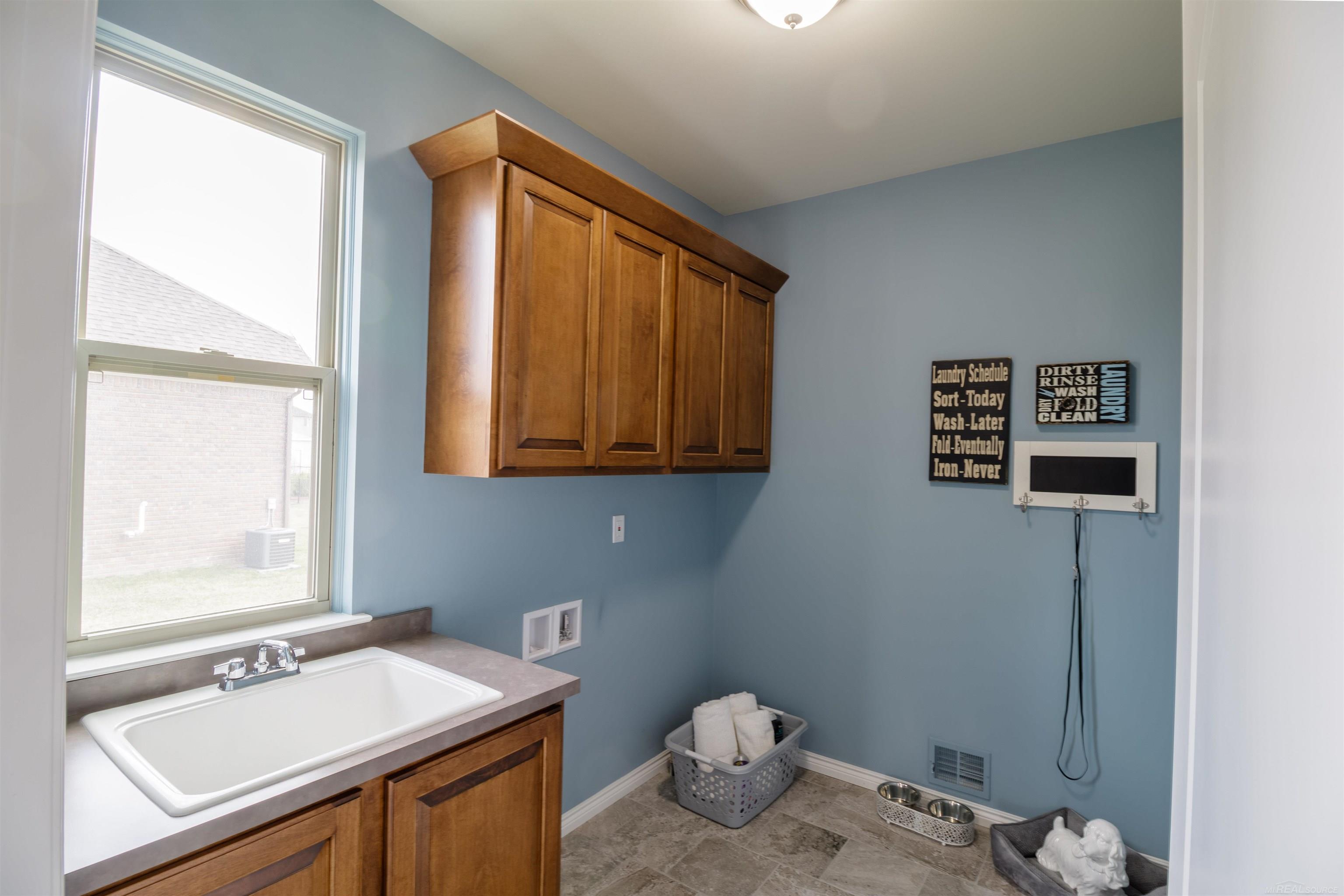 27600 Hagen Road New Baltimore, MI 48051 - Photo 21 of 31 Laundry