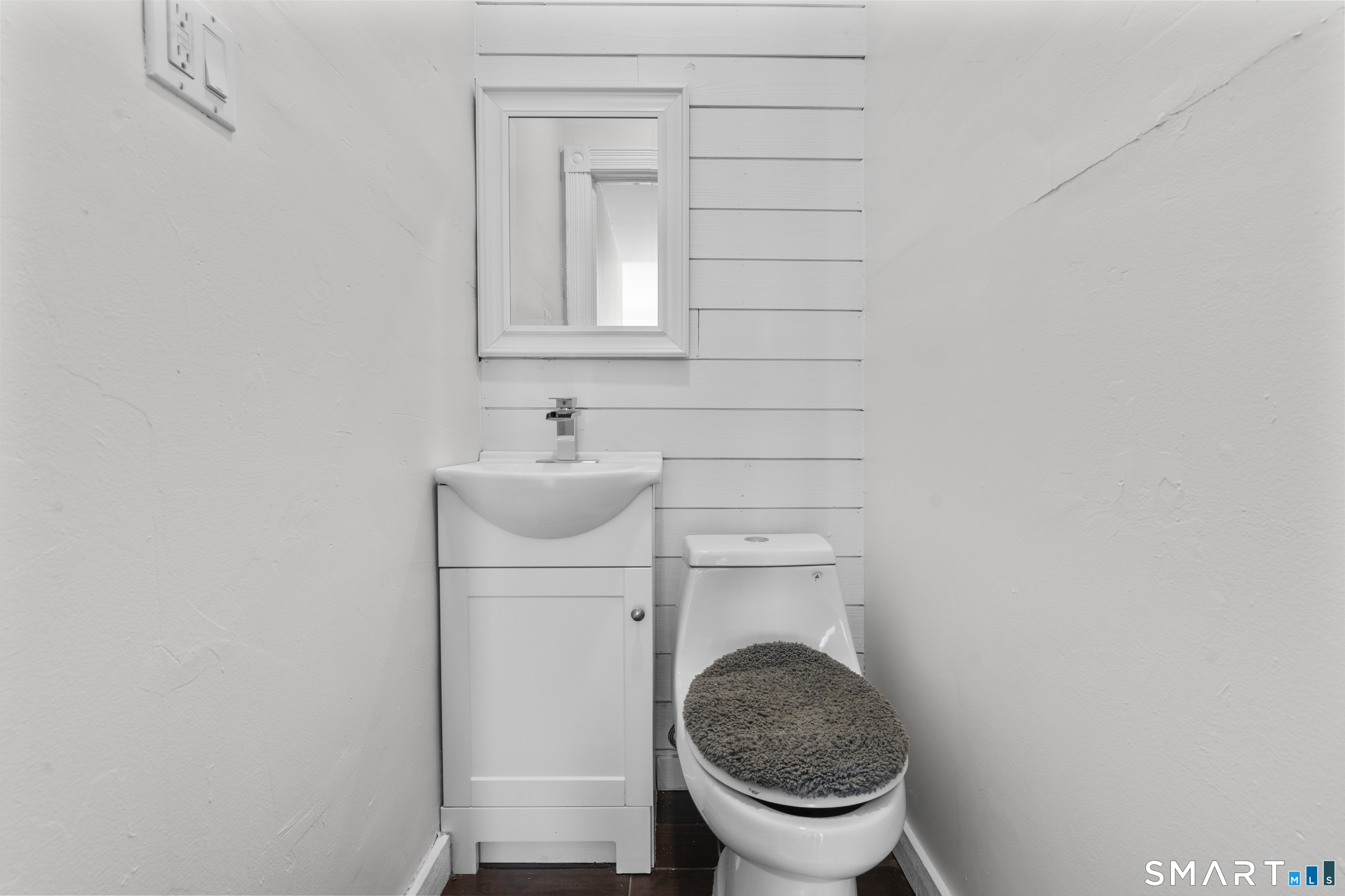 394 Gregory Street, Unit 1 Bridgeport, CT 06604 - Photo 6 of 23 a bathroom with a toilet a sink and a mirror