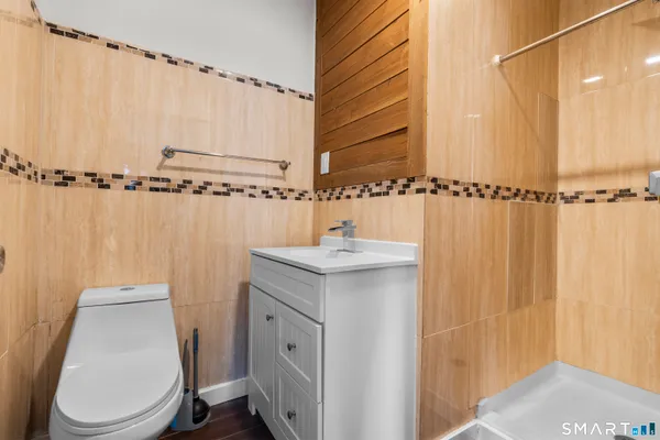 $2,600 | 394 Gregory Street, Unit 1, Bridgeport, CT 06604