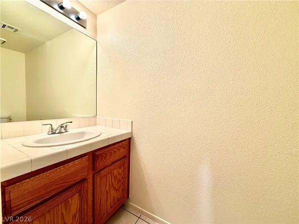 $2,200 | 2063 Waverly Circle, Henderson, NV 89014