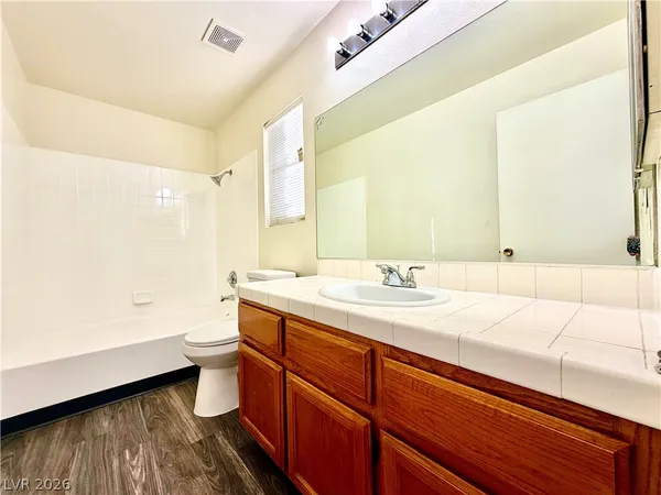 $2,200 | 2063 Waverly Circle, Henderson, NV 89014