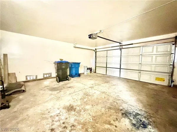 $2,200 | 2063 Waverly Circle, Henderson, NV 89014