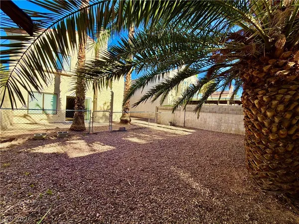 $2,200 | 2063 Waverly Circle, Henderson, NV 89014