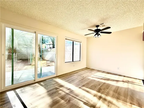 $2,200 | 2063 Waverly Circle, Henderson, NV 89014