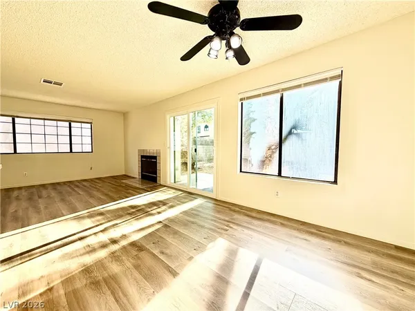 $2,200 | 2063 Waverly Circle, Henderson, NV 89014