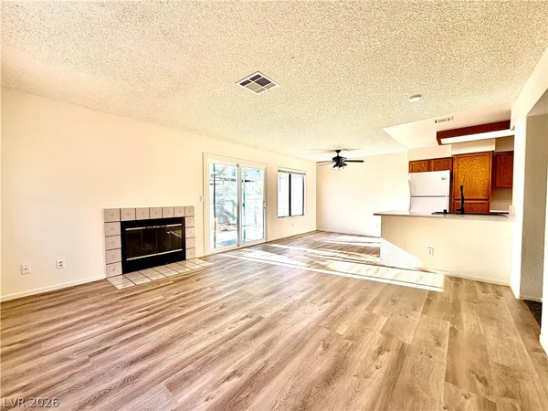 $2,200 | 2063 Waverly Circle, Henderson, NV 89014