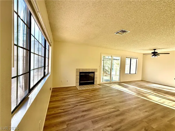 $2,200 | 2063 Waverly Circle, Henderson, NV 89014