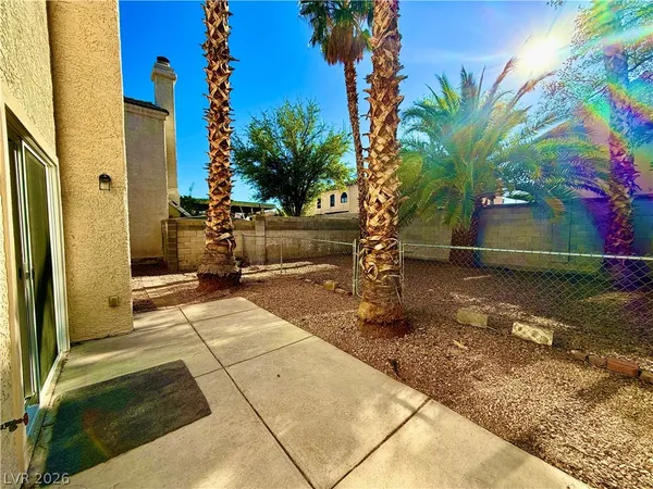 $2,200 | 2063 Waverly Circle, Henderson, NV 89014