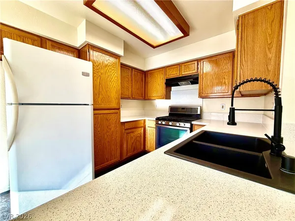 $2,200 | 2063 Waverly Circle, Henderson, NV 89014