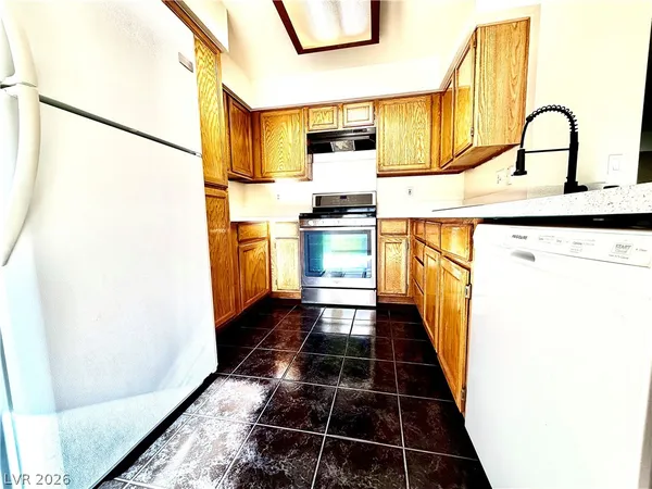 $2,200 | 2063 Waverly Circle, Henderson, NV 89014