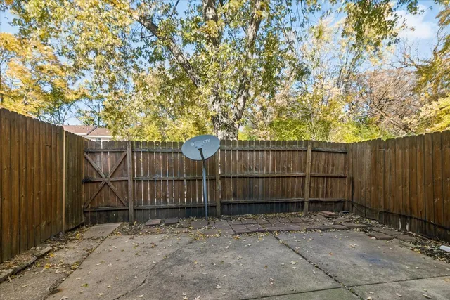a view of a fence yard